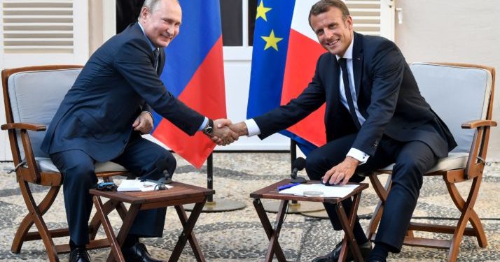 French President Emmanuel Macron (R) shakes hands with Russia's President Vladimir Putin at the end of their meeting, at his summer retreat of the Bregancon fortress on the Mediterranean coast, near the village of Bormes-les-Mimosas, southern France, on August 19, 2019, for talks days before the G7 Summit . (Photo by GERARD JULIEN / various sources / AFP)        (Photo credit should read GERARD JULIEN/AFP/Getty Images)