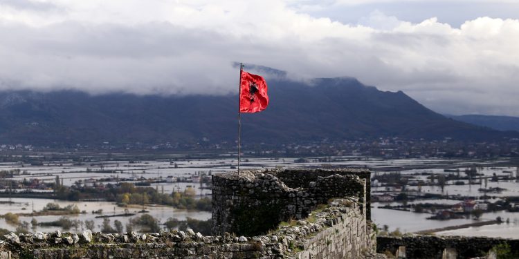 Foto ajrore e shtepive te permbytura ne lagjen Ajasem ne Shkoder. Reshjet e shumta te shiut te diteve te fundit kane sjelle vershime te lumenjve dhe permbytje ne zonat perendimore te vendit. Si pasoje e tyre, dy persona kane humbur jeten ne Boge te Malesise te Madhe./r/n/r/nAerial photo of flooded houses in the Ajasem neighborhood in Shkoder. The heavy rains of the last few days have brought floods and floods in the western areas of the country. As a result of them, two people have lost their lives in Boge of Malesi e Madhe.