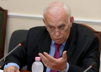 Deputeti i PS, Spartak Braho, gjate nje mbledhje te Komisionit Hetimor per Keshillin e Larte te Drejtesise, KLD./r/n/r/nLawmaker Spartak Braho, during a meeting of the Commission for Investigation on the High Council of Justice.