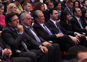 Kryetari i PD, Lulzim Basha, ish kryeministri Sali Berisha, deputetet Edi Paloka, Tritan Shehu dhe Eduard Selami, gjate celjes se punimeve te Kuvendit Kombetar te Partise Demokratike, ku marrin pjese 7500 delegate qe perfaqesojnë 101 mije anetare te PD nga e gjithe Shqiperia./r/n/r/nLeader of the Democratic Party Lulzim Basha, Lawmakers, Sali Berisha, Edi Paloka, Tritan Shehu and Eduard Selami, during National Assembly of Democratic Party.