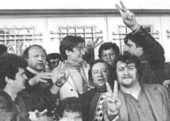 File source: http://sq.wikipedia.org/wiki/Skeda:Sali_Berisha_gjate_levizjes_antikomuniste_dhjetor_1990.jpg